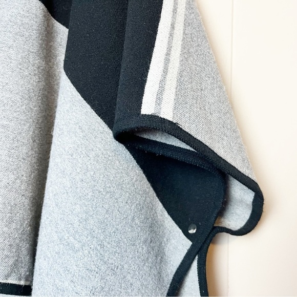 ba&sh Lady Cape Small hooded poncho wool black‎ gray neutral sweater knit cozy - Picture 4 of 12